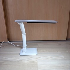 アイリスオーヤマ　LEDデスクライト　の画像