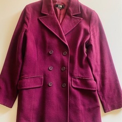 ゴージャスなワインカラー　レディーススーツ　の画像