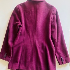 ゴージャスなワインカラー　レディーススーツ　の画像