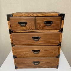 小ぶりのシックなキャビネット