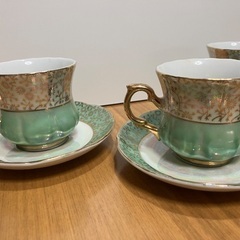 ゴールデンスターチャイナ　カップ&ソーサー&シュガーポットの画像