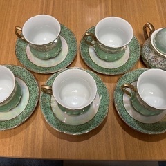 ゴールデンスターチャイナ　カップ&ソーサー&シュガーポットの画像