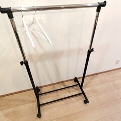 黒のパイプハンガーラック（キャスター付）