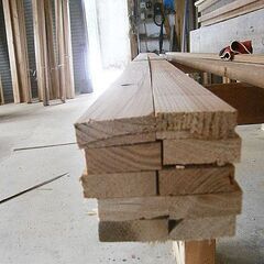 【DIYなどに】　小割　　乾燥杉材です。　価格は 10本の価格 ...