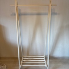 白い木製ラック