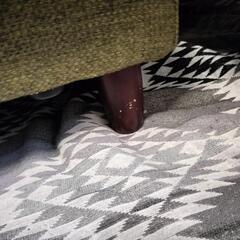 深緑色のソファーの画像