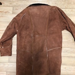 80年代　パリ製　ムートンコート　ドットボタン　　メンズ　MLサイズくらい　汚れキズ破れ無しPARIS カラー 茶色の画像