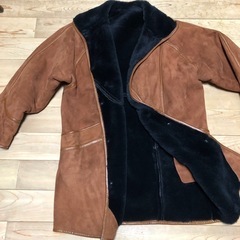 80年代　パリ製　ムートンコート　ドットボタン　　メンズ　MLサイズくらい　汚れキズ破れ無しPARIS カラー 茶色の画像