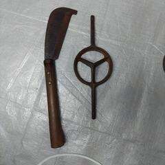 竹を縦割りする道具の画像