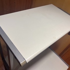 *引渡し待ち【無料】パソコンデスクの画像
