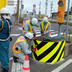 ▼契約社員：道路メンテナンス作業員▼体力仕事がかなり少ない！から始めやすくて続けやすい◎みんな未経験スタート！！ほぼ車移動で1日終わってしまうことも？！自宅にいながら手当がもらえちゃう！の画像