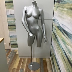 マネキン人形　什器の画像