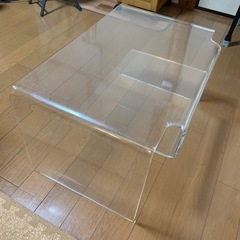 【決定しました】アクリルのサイドテーブルの画像