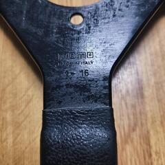 値下げしました！MOMO！革ステアリング黄色ステッチ！の画像