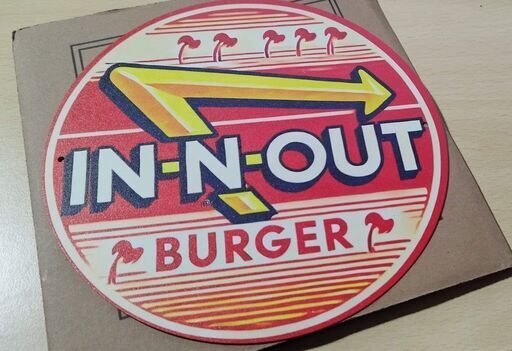 非売品　一点のみ　In-N-Out Burger 店舗マネージャーの看板直筆入