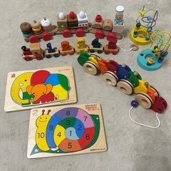 木製のおもちゃ　パズル　列車　でんでん虫
