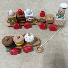 木製のおもちゃ　パズル　列車　でんでん虫　引くおもちゃの画像