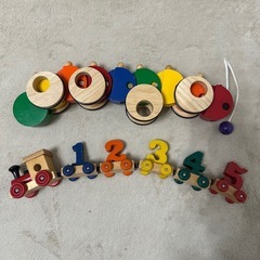 木製のおもちゃ　パズル　列車　でんでん虫　引くおもちゃの画像