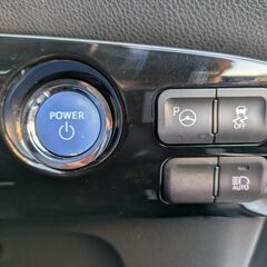 ★9インチデカナビ！H30年！プリウス 特別仕様【Sセーフティープラス】禁煙車！セーフティーセンスP！コーナーセンサー！LED！ドラレコ！の画像