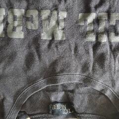 何かのブランドTシャツの画像