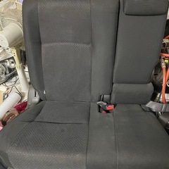 アイシス　プラタナ　セカンドシート　センターコンソール可倒タイプの画像