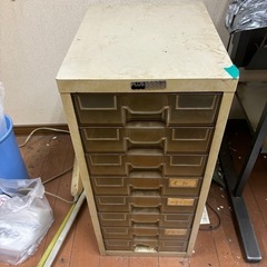書類ケーススチール製
