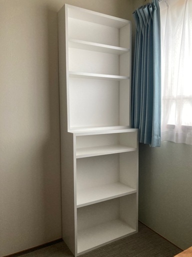 白い本棚