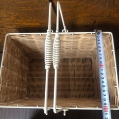 枠と持ち手が金物 藤のカゴ 籠 四角 入れ物 容器 お花飾り 保管品 3個 セットの画像