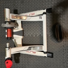 自転車 ローラー台 ELITE QUBO FLUID