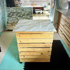 移動可能なキャスター付き 自作のカウンターテーブル小