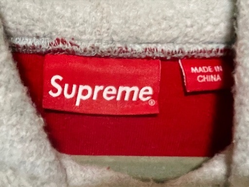 supremeパーカー
