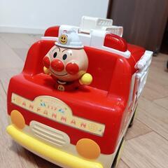アンパンマン消防車の画像