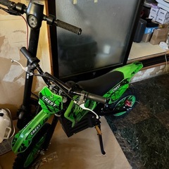 電動子供おもちゃバイク黒の方です