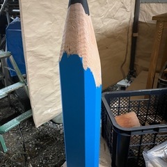 大きな鉛筆の置物