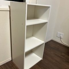 白い棚の画像