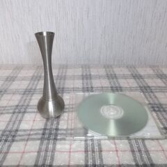 小さな一輪挿し　金属製
