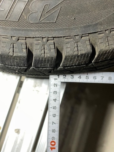 アクア　スタッドレスタイヤ　ホイール付き　4本セット