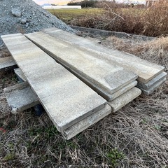 コンクリートブロック・タイル・平板など写真に載ってない物も多数の画像
