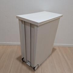 KEYUCA両開きダストボックス L（27L）ホワイト  ゴミ箱 後輪キャスター付きtrash canの画像