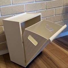 ダストボックス　小型　IKEAの画像