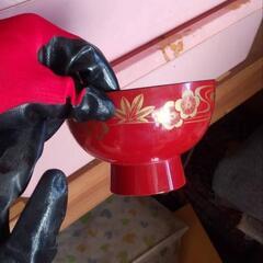 赤い漆器 椀 花模様 （ジャンク品）