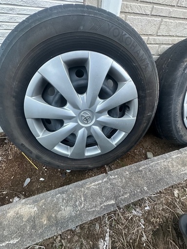トヨタ純正鉄ホイール　カバー付き15インチ