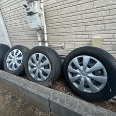 トヨタ純正鉄ホイール　カバー付き15インチ
