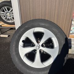 プリウス30純正ホイールカバー付 スタッドレスタイヤ６分山４本の画像