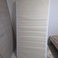 折りたたみシングルベッド、マットレス、低反発トッパーの画像