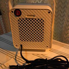 セラミックヒーター 人感センサー 速暖 600W/400Ｗ 角度調節 転倒off 温ヒーター度2段階切替 過熱保護 足元 トイレ 脱衣所 洗面所 の画像