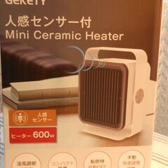 セラミックヒーター 人感センサー 速暖 600W/400Ｗ 角度調節 転倒off 温ヒーター度2段階切替 過熱保護 足元 トイレ 脱衣所 洗面所 の画像