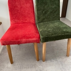 ダイニング椅子2脚（カバー緑赤）