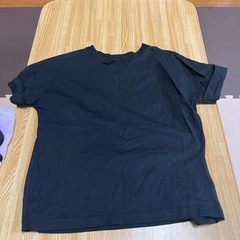 黒Tシャツ