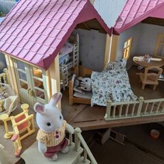 シルバニアファミリー明かりの灯る赤い屋根のおうち車もセットの画像